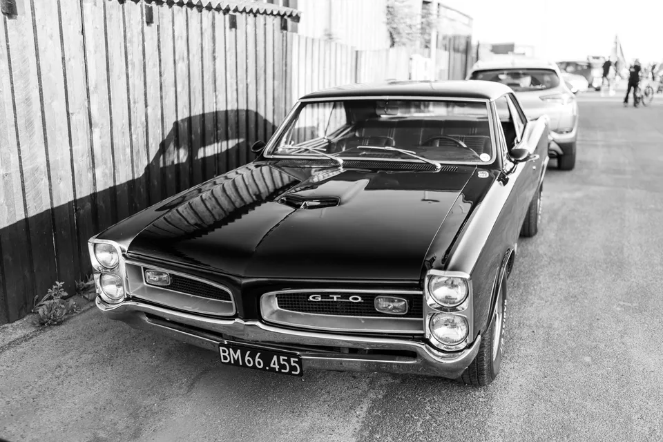 Sort Pontiac GTO i sort/hvid